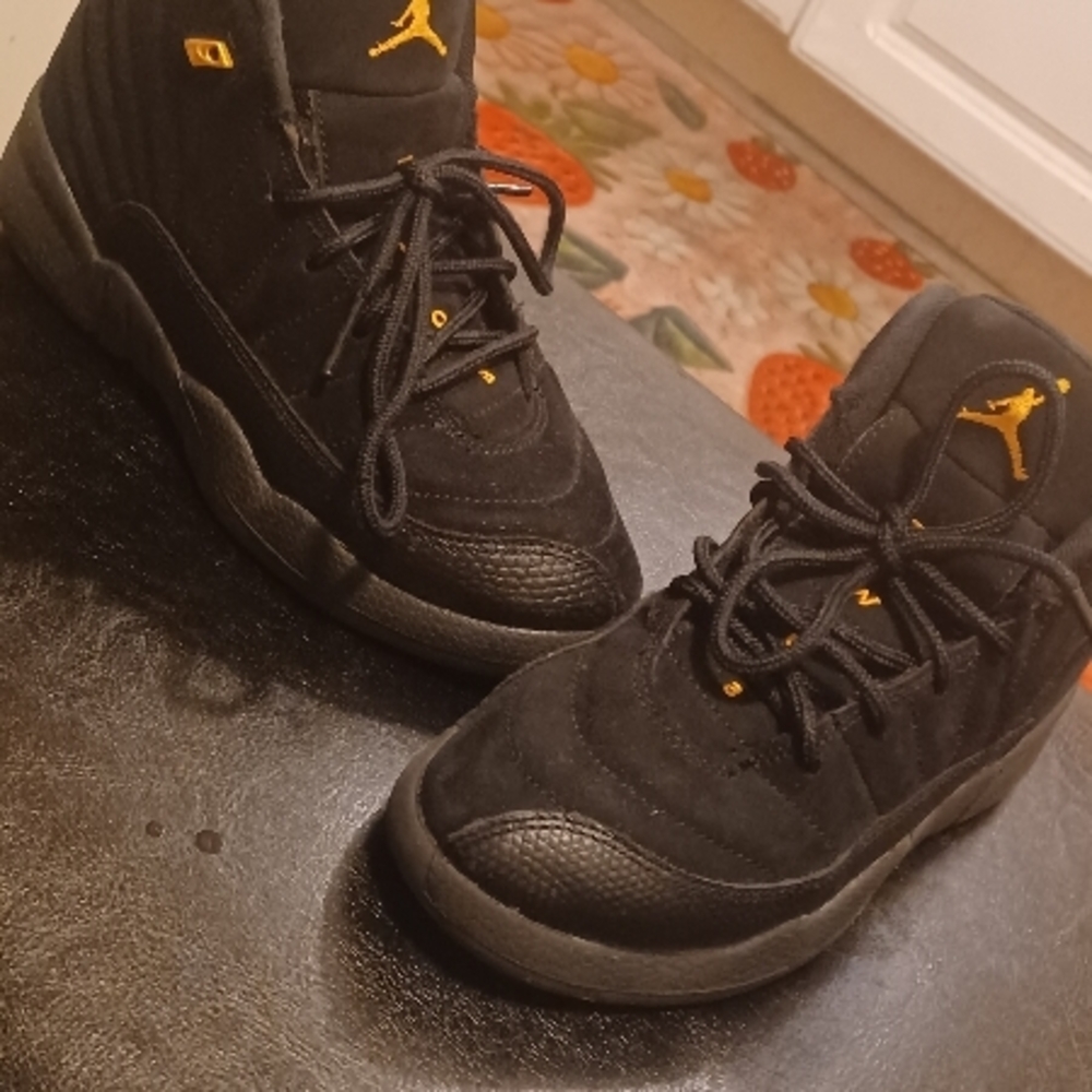 Jordan Preschool Air 12 Black Taxi - Size 2Y